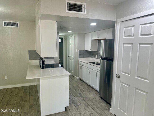 Foto del edificio - 16801 N 26th St