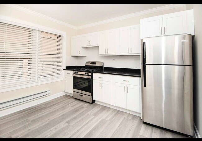 Foto del edificio - 536 1/2 W Cornelia Ave