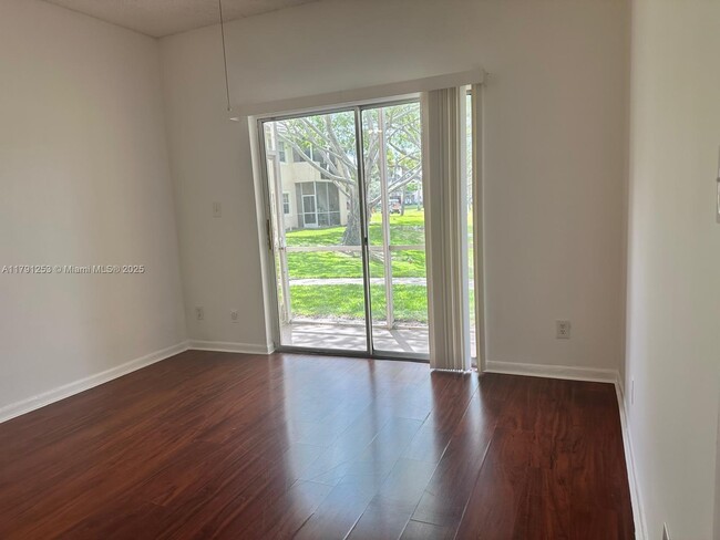 Foto del edificio - 840 Cypress Park Way
