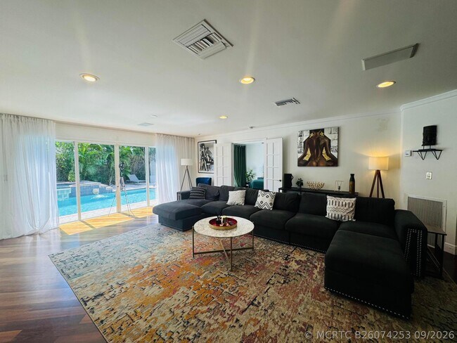 Foto del edificio - 1728 NE 40th St