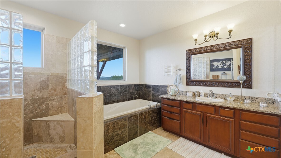 Foto del edificio - 628 Country Ln Dr