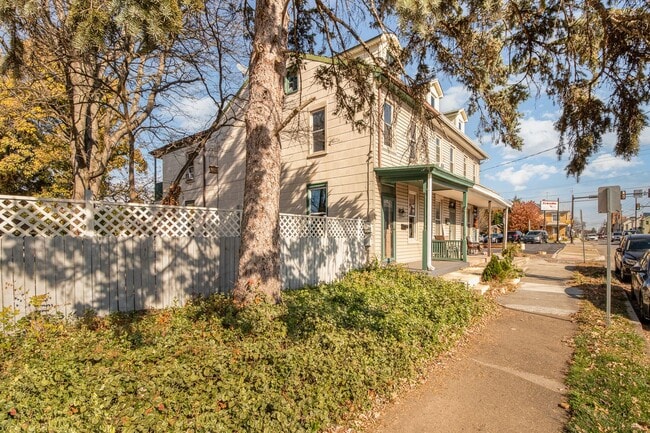 Building Photo - 306 W Simpson St