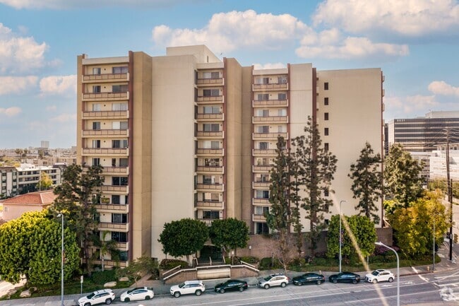 Westbury Tower - 321 S San Vicente Blvd