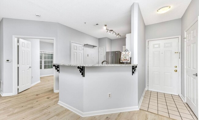 Foto del edificio - 1716 Lake Shore Crest Dr