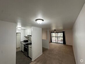 Building Photo - 2955 Lakeside Dr