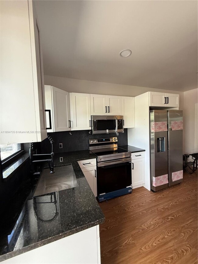 Building Photo - 512 NW 2nd Ave