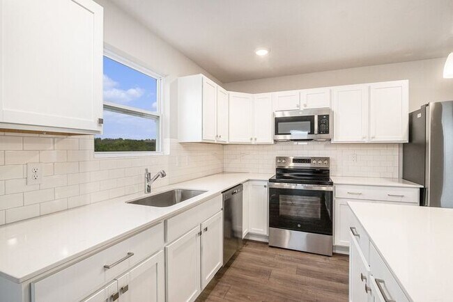 Building Photo - Special Offer: Get 50% off your first month’s rent when you apply by March 28th! Limited time onl...