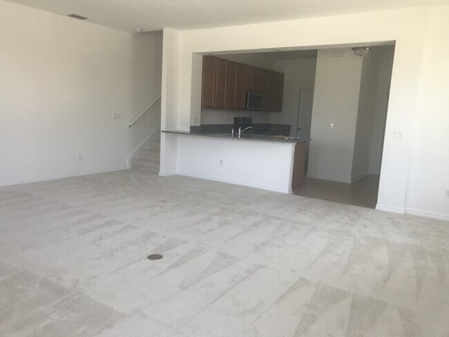 Foto del edificio - TWO BEDROOM TOWNHOUSE WITH LOFT AND PRIVTE BALCONY