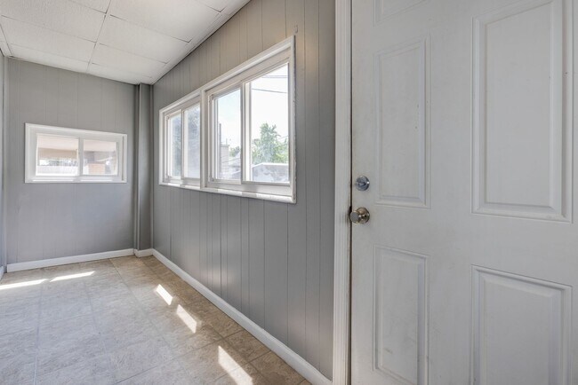 Foto del edificio - Available NOW  - BEAUTIFUL UPDATED 3+ Bedroom Home w/ Modern Finishes in the Slopes!