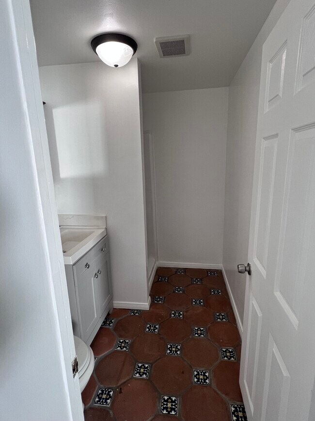 bathroom - 1233 Hyperion Ave