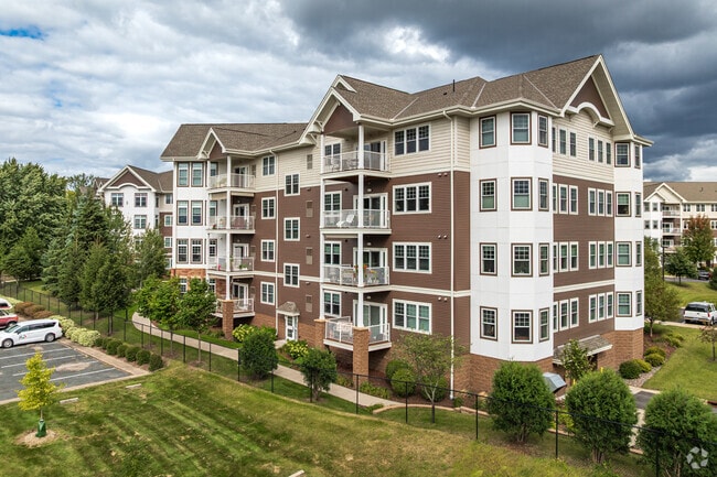 Building Photo - Applewood Pointe of Roseville at Central Park