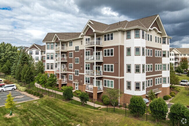 Foto del edificio - Applewood Pointe of Roseville at Central Park