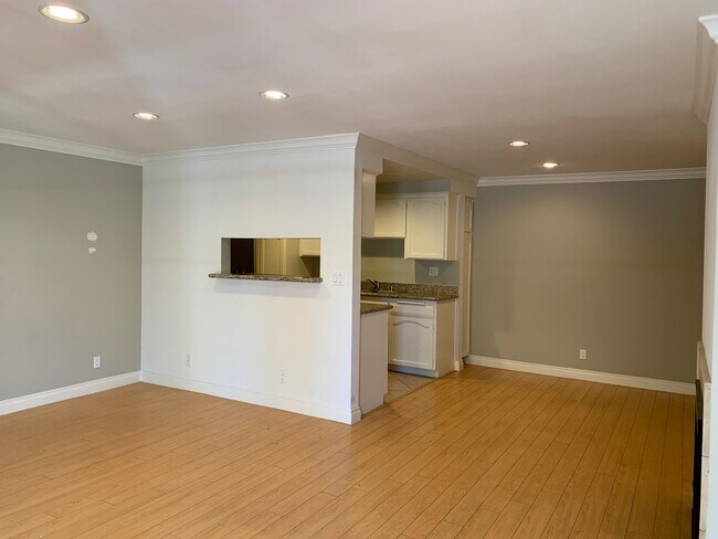 Building Photo - 5452 Alvern Cir
