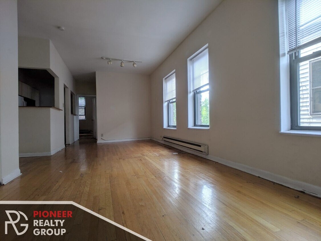 Foto principal - 660 W Cornelia Ave