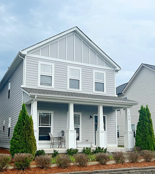 Foto del edificio - 708 Bellevue Rd