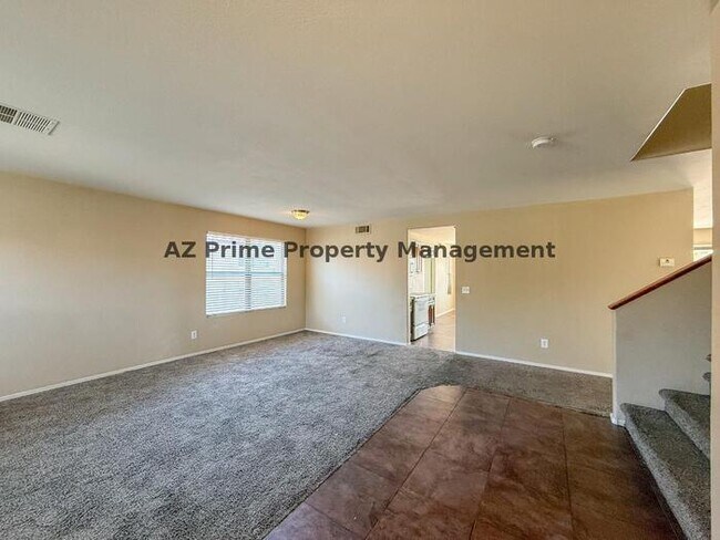 Building Photo - 583 W Racine Loop