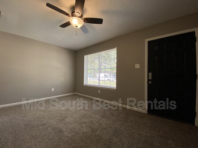 Foto del edificio - 3323 Green Dr