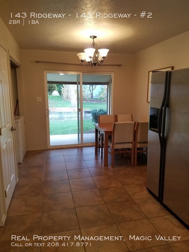 Building Photo - Duplex with Furnished Option!