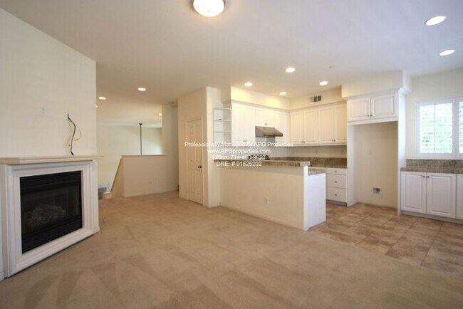 Building Photo - Spacious 3 Bedroom 3.5 Bathroom Multi Leve...