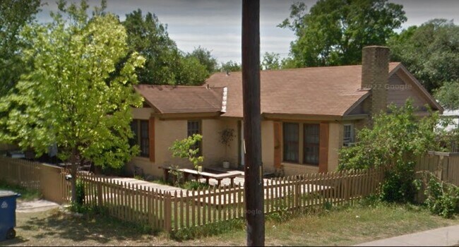 Building Photo - 2400 Forest Ave