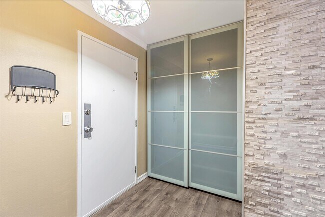 Foto del edificio - 1737 Harbor Ave SW