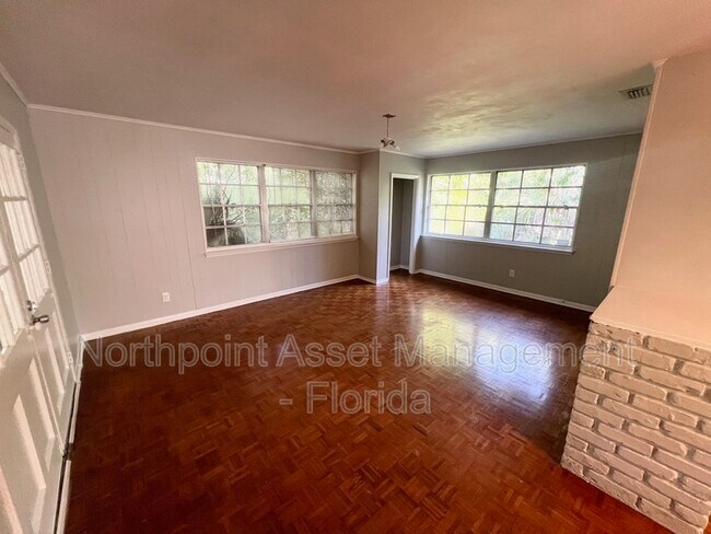Building Photo - 3230 Greenholly Dr W