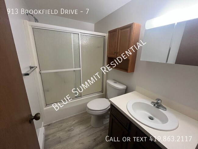 Building Photo - 913 Brookfield Dr