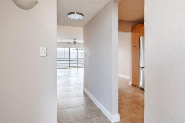 Foto del edificio - 7980 N French Dr