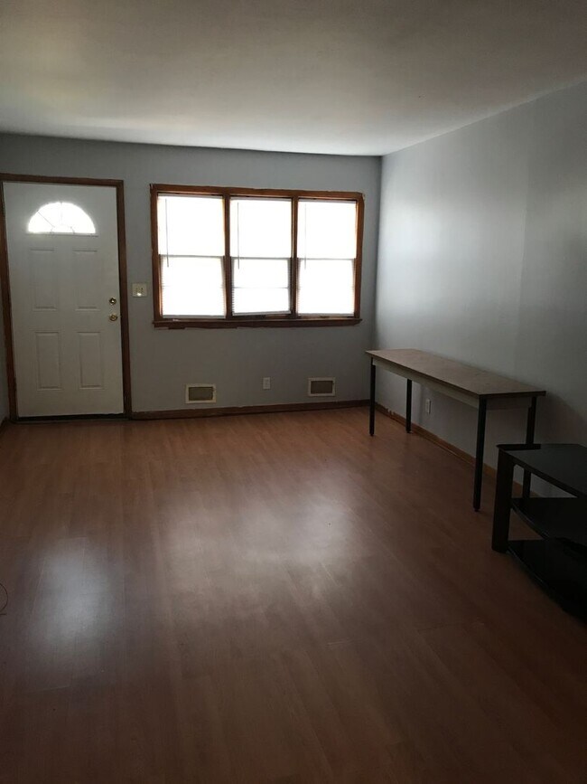 Foto del edificio - 6640-6642 Askew Ave