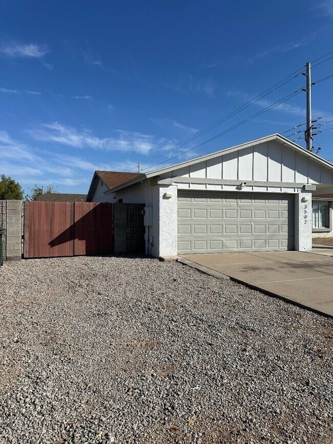 Building Photo - 3502 W Willow Ave