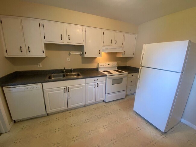Foto del edificio - Charming 2-Bedroom Home with Spacious Yard in Ocean Lakes