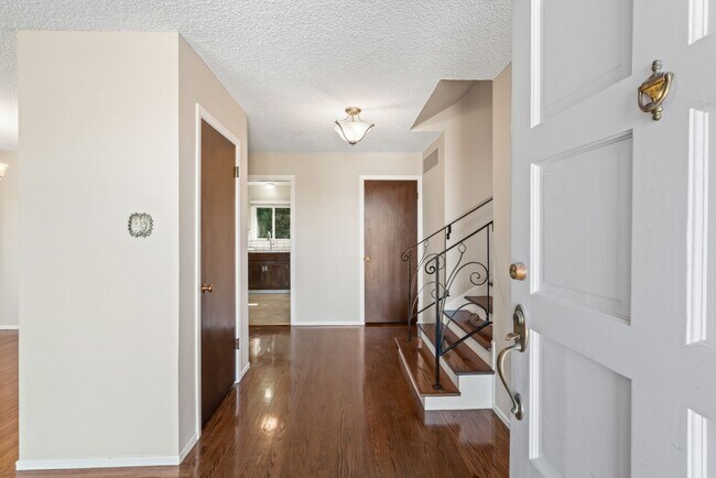 Foto del edificio - Single-Family Home Located in Peaceful Nei...