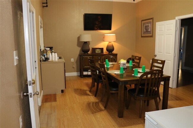 Building Photo - 612 S Delaware St