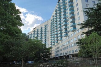 Building Photo - 10201 Grosvenor Pl