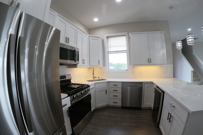 Building Photo - 3440 N Elston Ave