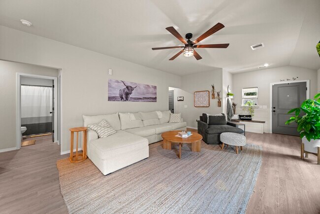 Building Photo - 14346 High Hl Dr