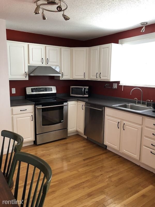 Building Photo - 2 br, 1 bath  - 110 Pearl St
