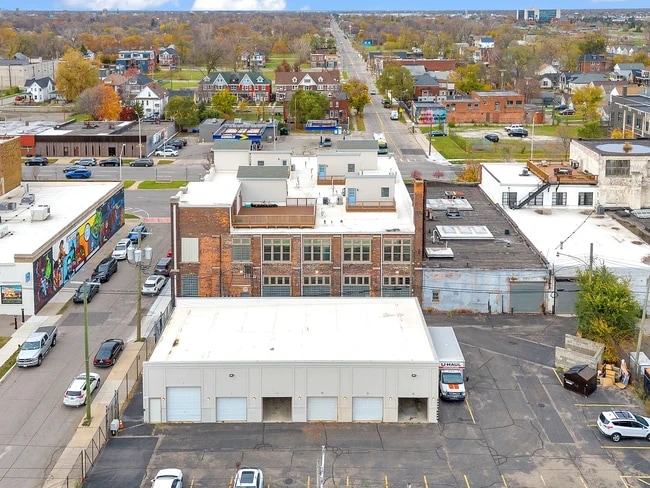 Building Photo - 2843 E Grand Blvd