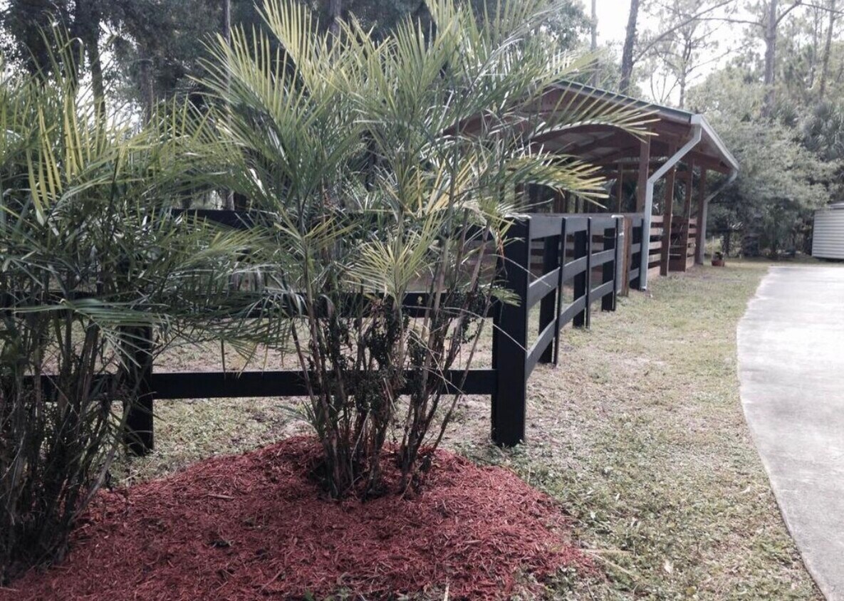 Establo de dos boxes con zona de aseo cubierta - 17187 Wildwood Rd