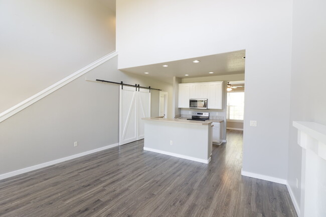 Building Photo - Charming 3-Bedroom Home with Designer Touc...