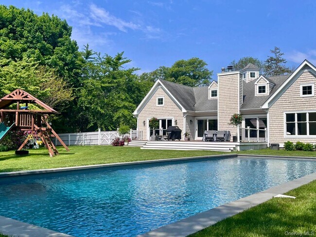 Foto del edificio - 70 S Country Rd