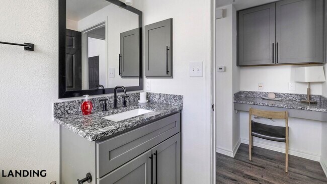 Foto del edificio - 9601 N Custer Rd