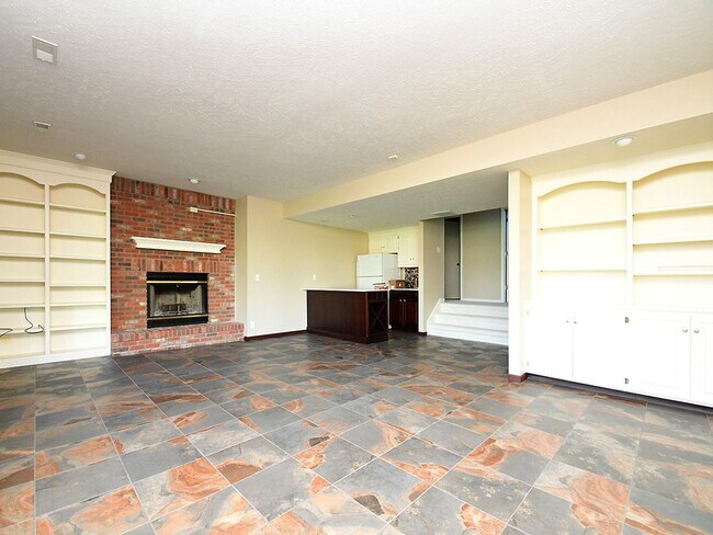 Foto del edificio - Large Acreage 5/5 with Pond!