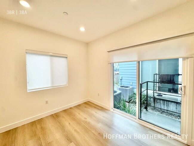 Foto del edificio - 14250 1/2 Roscoe Blvd-A