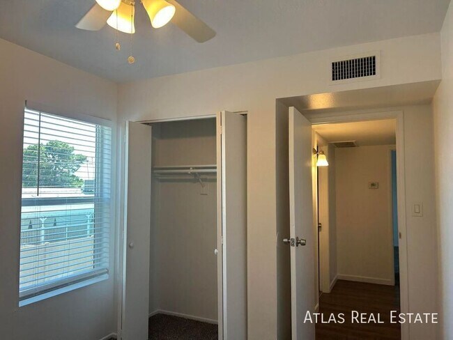 Building Photo - 1045 E University Dr