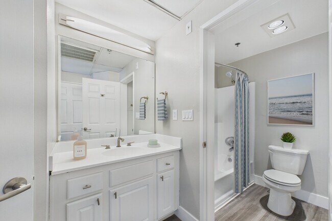 Interior Photo - Madison Hancock Park