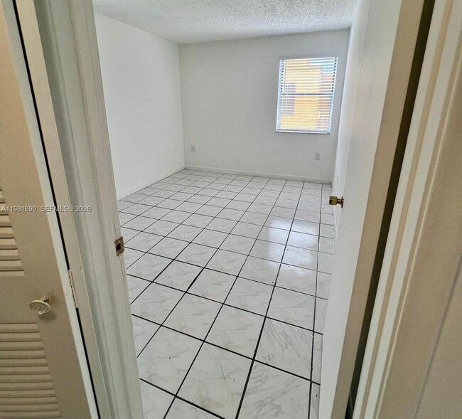 Foto del edificio - 590 NW 114th Ave