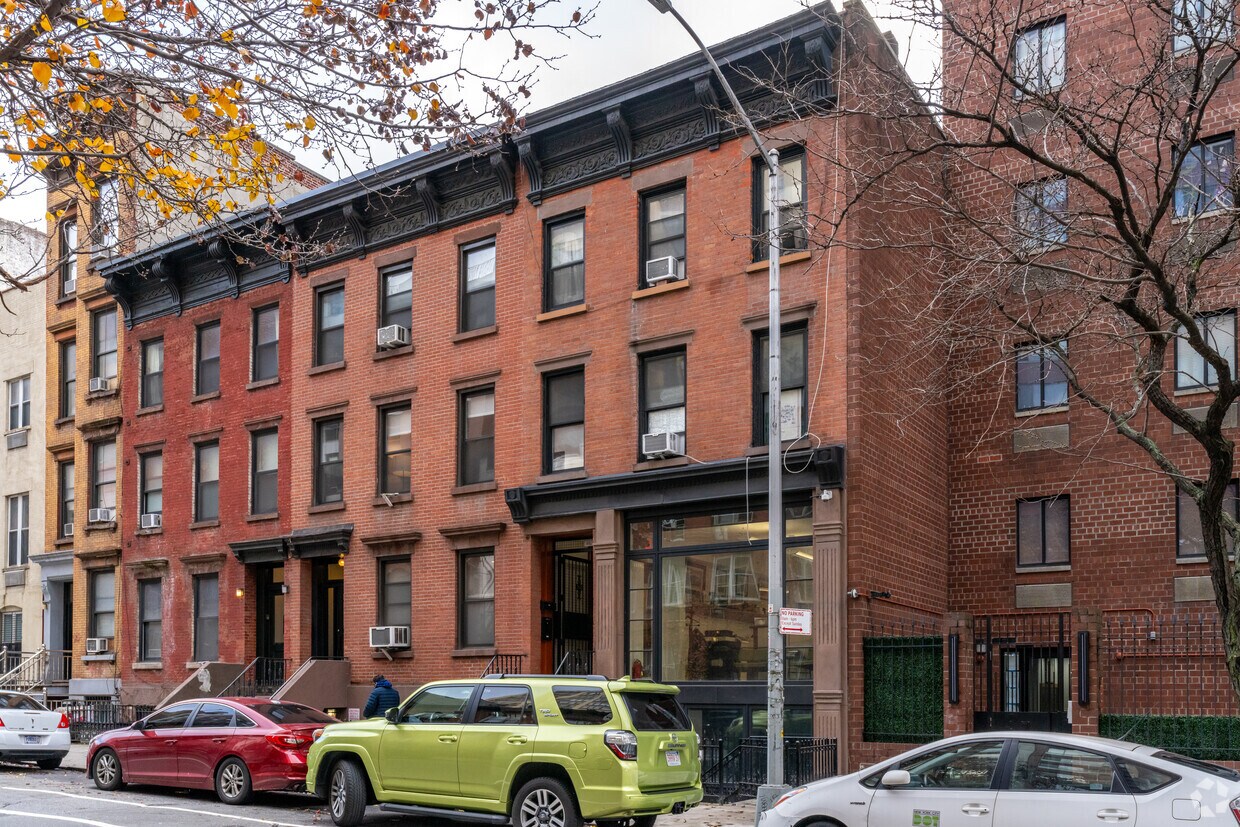 Primary Photo - 364-366 W 30th St