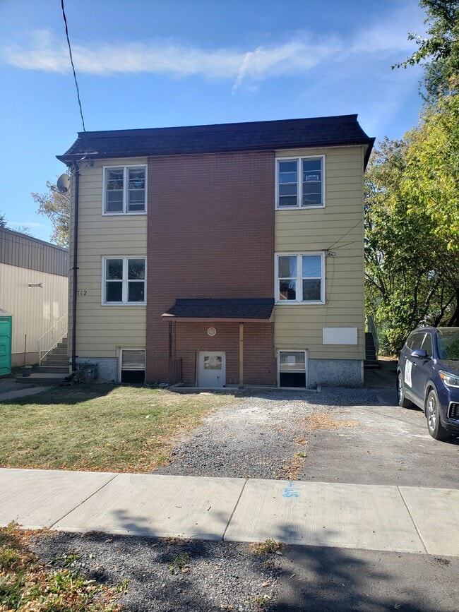 Building Photo - 712 Victoria St