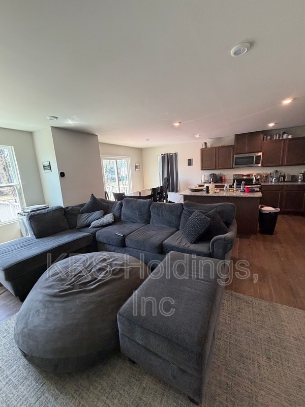Building Photo - 177 Thicket Dr